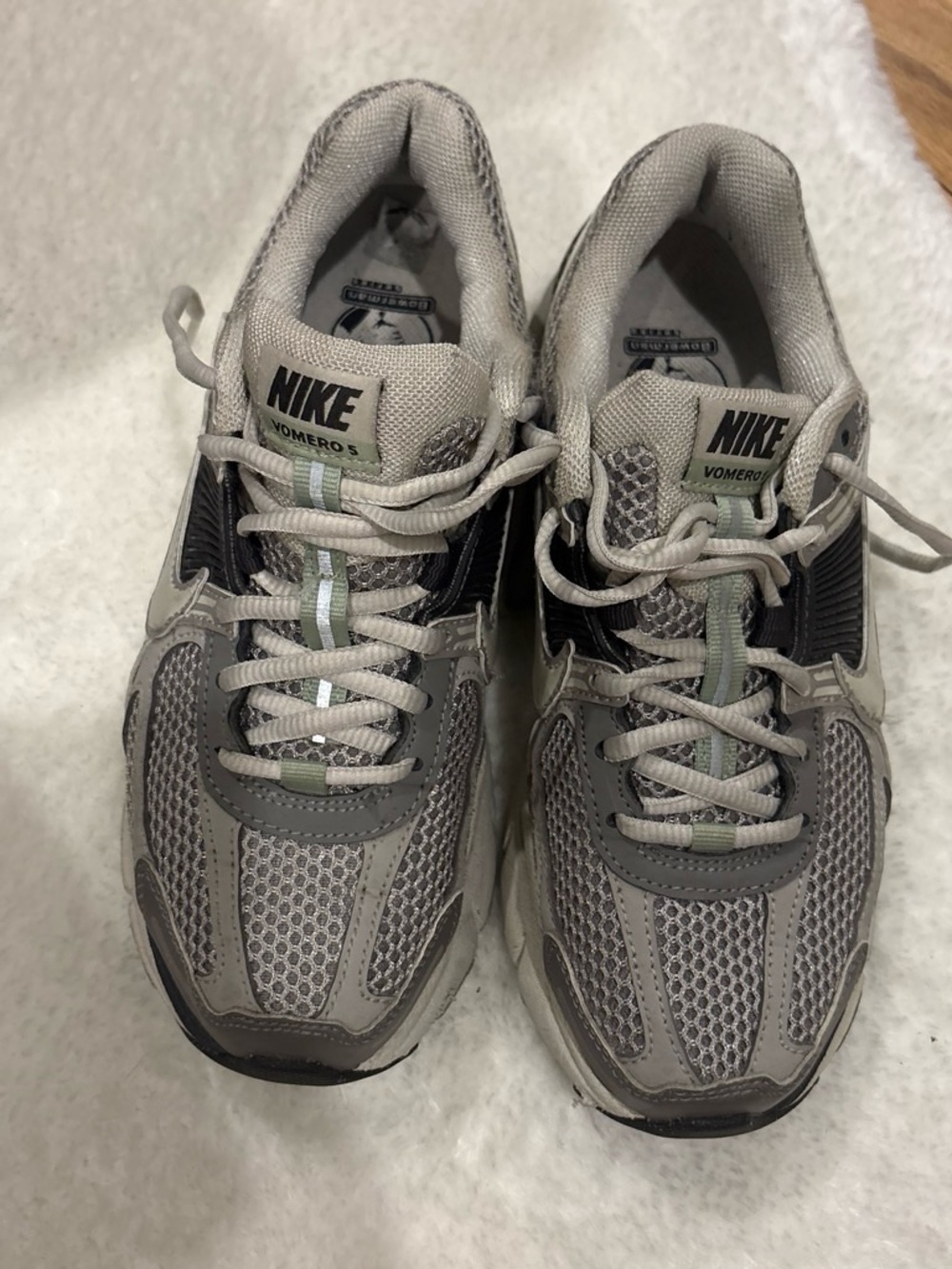 Nike Womens Gray Vomero 5 Running Shoes size 6